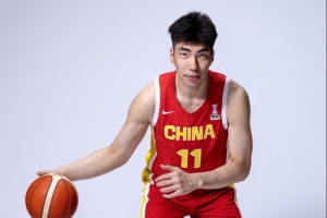 郭士强：余嘉豪的脚踝进行了个小手术 可能会缺席今夏前期的比赛